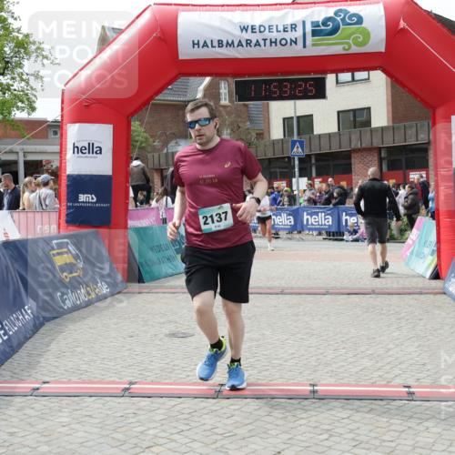 10.05.2026 - 8. Wedeler Halbmarathon Yannick Fuchs http://msf.ph/oto/9734690 10.05.2026 11:53:23 Ziel 140, 1031, 2137 meine-sportfotos.de