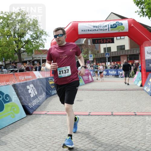 10.05.2026 - 8. Wedeler Halbmarathon Yannick Fuchs http://msf.ph/oto/9734697 10.05.2026 11:53:24 Ziel 23, 140, 1031, 2137 meine-sportfotos.de