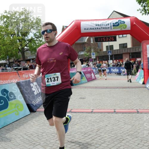 10.05.2026 - 8. Wedeler Halbmarathon Yannick Fuchs http://msf.ph/oto/9734699 10.05.2026 11:53:24 Ziel 23, 140, 1031, 2137 meine-sportfotos.de