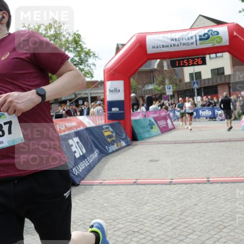 10.05.2026 - 8. Wedeler Halbmarathon Yannick Fuchs http://msf.ph/oto/9734702 10.05.2026 11:53:24 Ziel 23, 140, 1031, 2137 meine-sportfotos.de