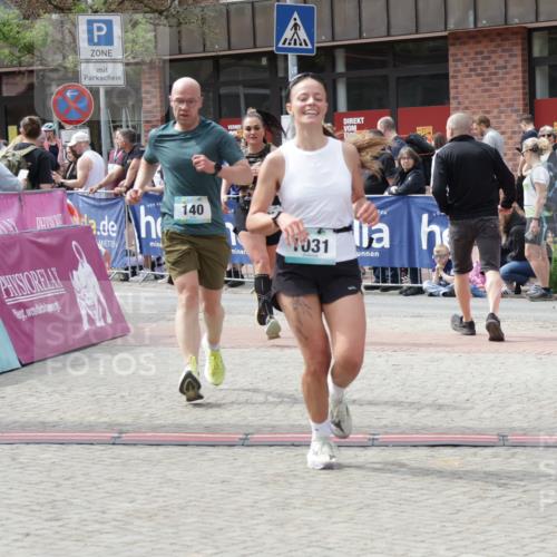10.05.2026 - 8. Wedeler Halbmarathon Yannick Fuchs http://msf.ph/oto/9734709 10.05.2026 11:53:26 Ziel 23, 140, 1031, 2137 meine-sportfotos.de