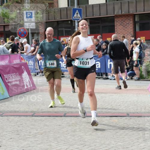 10.05.2026 - 8. Wedeler Halbmarathon Yannick Fuchs http://msf.ph/oto/9734711 10.05.2026 11:53:26 Ziel 23, 140, 1031, 2137 meine-sportfotos.de