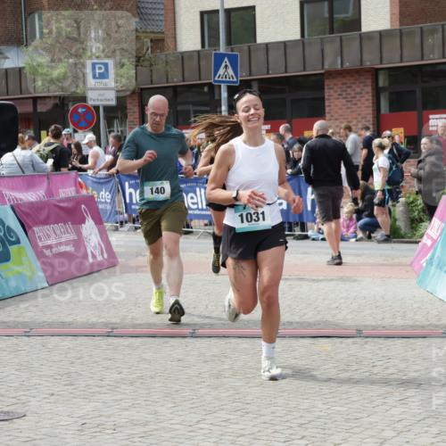 10.05.2026 - 8. Wedeler Halbmarathon Yannick Fuchs http://msf.ph/oto/9734712 10.05.2026 11:53:26 Ziel 23, 140, 1031, 2137 meine-sportfotos.de