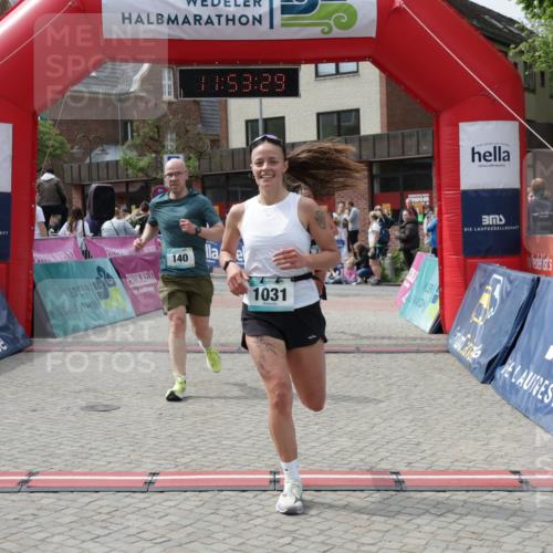 10.05.2026 - 8. Wedeler Halbmarathon Yannick Fuchs http://msf.ph/oto/9734727 10.05.2026 11:53:27 Ziel 23, 140, 1031, 2137 meine-sportfotos.de