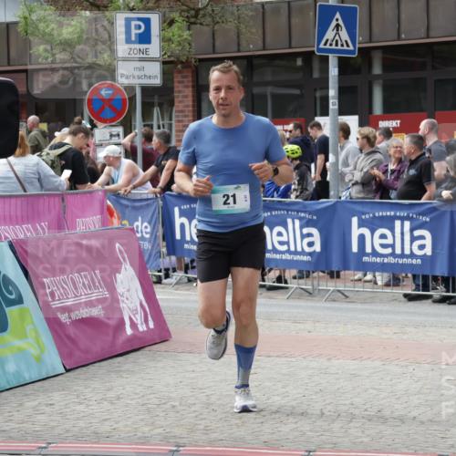 10.05.2026 - 8. Wedeler Halbmarathon Yannick Fuchs http://msf.ph/oto/9734757 10.05.2026 11:53:45 Ziel 21 meine-sportfotos.de