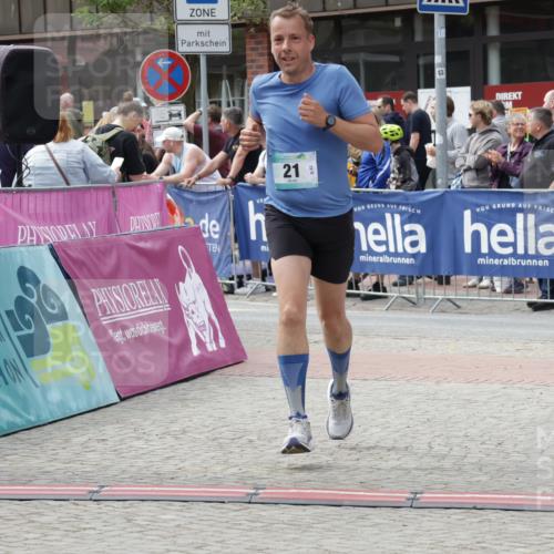 10.05.2026 - 8. Wedeler Halbmarathon Yannick Fuchs http://msf.ph/oto/9734759 10.05.2026 11:53:45 Ziel 21 meine-sportfotos.de