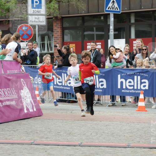 10.05.2026 - 8. Wedeler Halbmarathon Yannick Fuchs http://msf.ph/oto/9734761 10.05.2026 12:47:36 Ziel 623, 624, 2249 meine-sportfotos.de