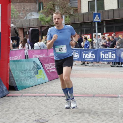 10.05.2026 - 8. Wedeler Halbmarathon Yannick Fuchs http://msf.ph/oto/9734762 10.05.2026 11:53:46 Ziel 21 meine-sportfotos.de