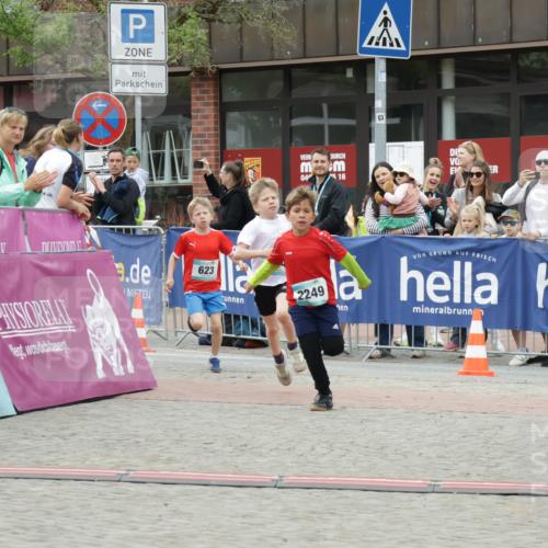 10.05.2026 - 8. Wedeler Halbmarathon Yannick Fuchs http://msf.ph/oto/9734763 10.05.2026 12:47:36 Ziel 623, 624, 2249 meine-sportfotos.de