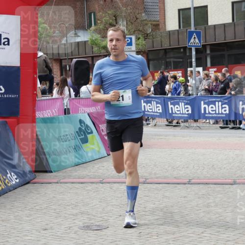 10.05.2026 - 8. Wedeler Halbmarathon Yannick Fuchs http://msf.ph/oto/9734764 10.05.2026 11:53:46 Ziel 21 meine-sportfotos.de