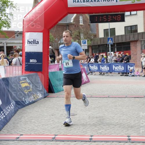 10.05.2026 - 8. Wedeler Halbmarathon Yannick Fuchs http://msf.ph/oto/9734768 10.05.2026 11:53:46 Ziel 21 meine-sportfotos.de