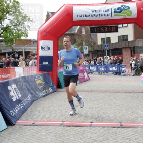 10.05.2026 - 8. Wedeler Halbmarathon Yannick Fuchs http://msf.ph/oto/9734770 10.05.2026 11:53:46 Ziel 21 meine-sportfotos.de