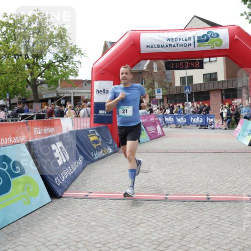 10.05.2026 - 8. Wedeler Halbmarathon Yannick Fuchs http://msf.ph/oto/9734771 10.05.2026 11:53:47 Ziel 21 meine-sportfotos.de