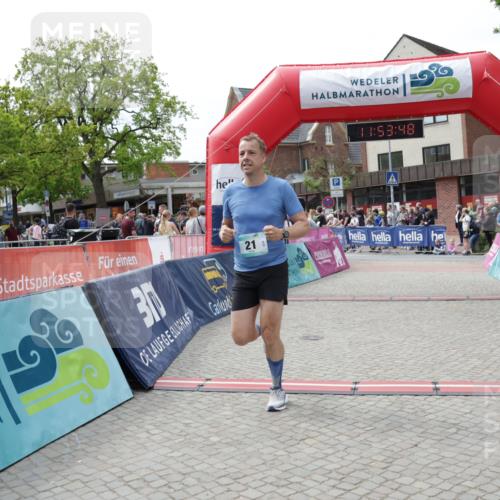 10.05.2026 - 8. Wedeler Halbmarathon Yannick Fuchs http://msf.ph/oto/9734773 10.05.2026 11:53:47 Ziel 21 meine-sportfotos.de