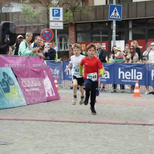 10.05.2026 - 8. Wedeler Halbmarathon Yannick Fuchs http://msf.ph/oto/9734774 10.05.2026 12:47:37 Ziel 623, 624, 2249 meine-sportfotos.de