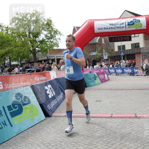 10.05.2026 - 8. Wedeler Halbmarathon Yannick Fuchs http://msf.ph/oto/9734775 10.05.2026 11:53:47 Ziel 21 meine-sportfotos.de