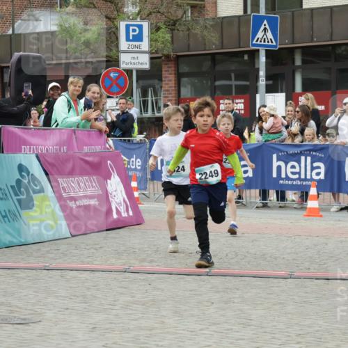 10.05.2026 - 8. Wedeler Halbmarathon Yannick Fuchs http://msf.ph/oto/9734776 10.05.2026 12:47:37 Ziel 623, 624, 2249 meine-sportfotos.de