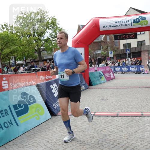 10.05.2026 - 8. Wedeler Halbmarathon Yannick Fuchs http://msf.ph/oto/9734777 10.05.2026 11:53:47 Ziel 21 meine-sportfotos.de
