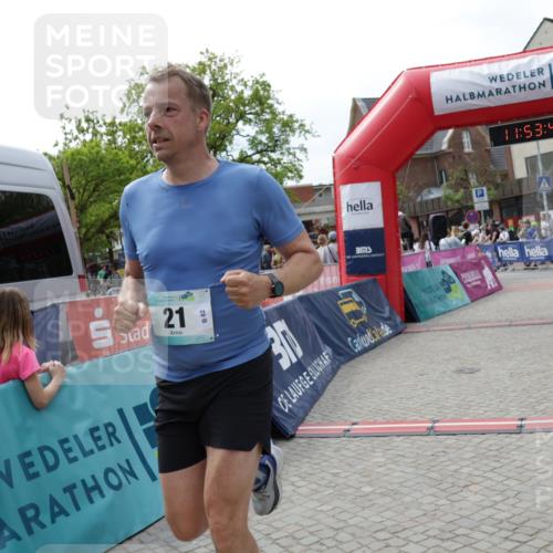10.05.2026 - 8. Wedeler Halbmarathon Yannick Fuchs http://msf.ph/oto/9734781 10.05.2026 11:53:47 Ziel 21 meine-sportfotos.de