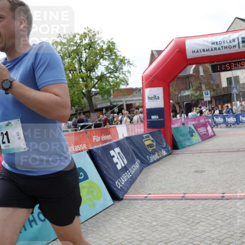 10.05.2026 - 8. Wedeler Halbmarathon Yannick Fuchs http://msf.ph/oto/9734783 10.05.2026 11:53:47 Ziel 21 meine-sportfotos.de