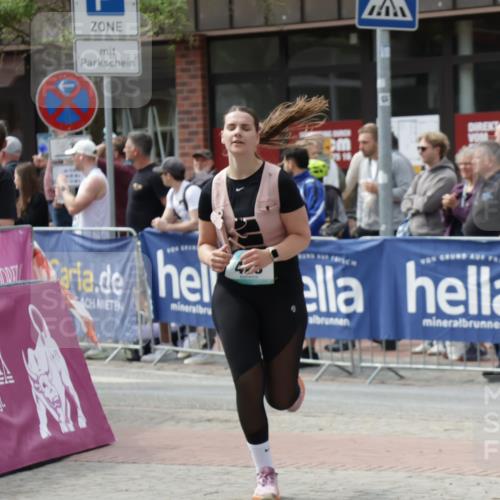10.05.2026 - 8. Wedeler Halbmarathon Yannick Fuchs http://msf.ph/oto/9734784 10.05.2026 11:53:52 Ziel 303, 423 meine-sportfotos.de