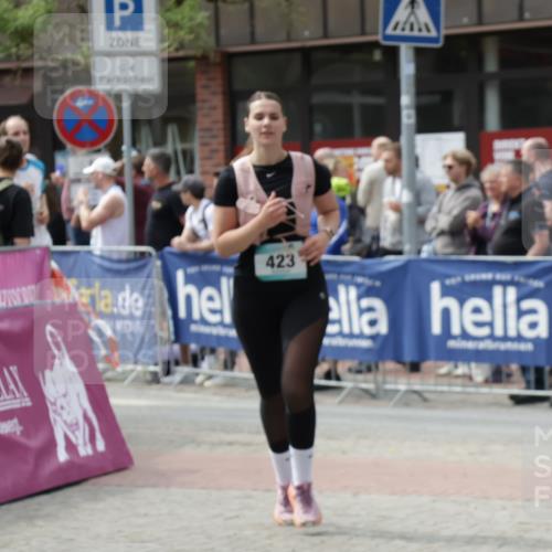 10.05.2026 - 8. Wedeler Halbmarathon Yannick Fuchs http://msf.ph/oto/9734786 10.05.2026 11:53:52 Ziel 303, 423 meine-sportfotos.de