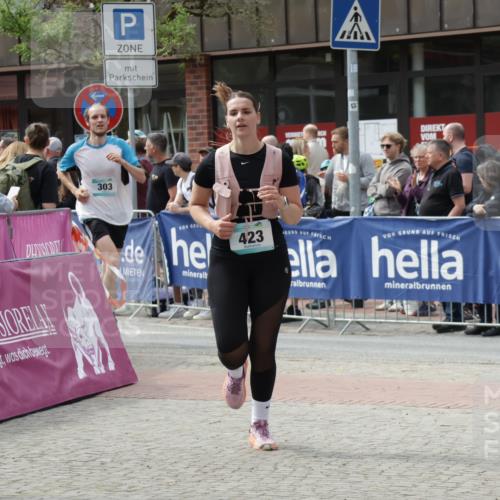 10.05.2026 - 8. Wedeler Halbmarathon Yannick Fuchs http://msf.ph/oto/9734789 10.05.2026 11:53:52 Ziel 303, 423 meine-sportfotos.de