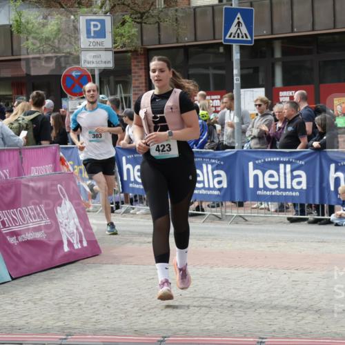 10.05.2026 - 8. Wedeler Halbmarathon Yannick Fuchs http://msf.ph/oto/9734792 10.05.2026 11:53:53 Ziel 303, 423 meine-sportfotos.de