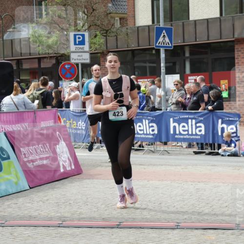 10.05.2026 - 8. Wedeler Halbmarathon Yannick Fuchs http://msf.ph/oto/9734795 10.05.2026 11:53:53 Ziel 303, 423 meine-sportfotos.de