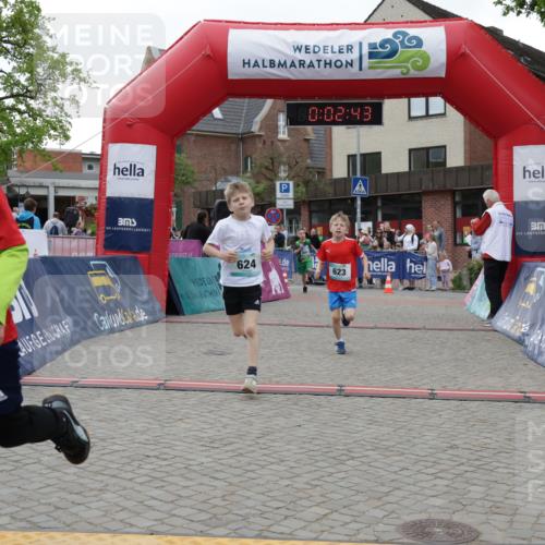 10.05.2026 - 8. Wedeler Halbmarathon Yannick Fuchs http://msf.ph/oto/9734798 10.05.2026 12:47:40 Ziel 623, 624, 997, 2093, 2249 meine-sportfotos.de