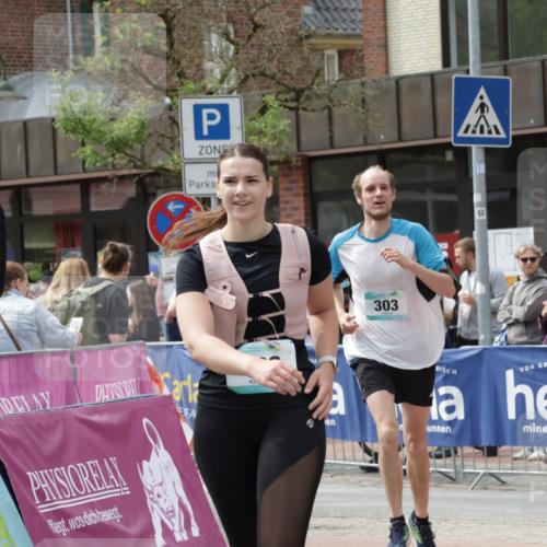 10.05.2026 - 8. Wedeler Halbmarathon Yannick Fuchs http://msf.ph/oto/9734801 10.05.2026 11:53:54 Ziel 303, 423, 2102 meine-sportfotos.de