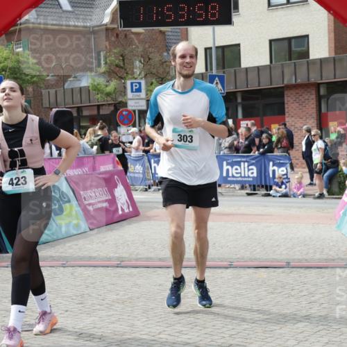 10.05.2026 - 8. Wedeler Halbmarathon Yannick Fuchs http://msf.ph/oto/9734816 10.05.2026 11:53:56 Ziel 76, 303, 423, 2102 meine-sportfotos.de