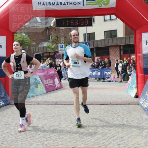 10.05.2026 - 8. Wedeler Halbmarathon Yannick Fuchs http://msf.ph/oto/9734818 10.05.2026 11:53:56 Ziel 76, 303, 423, 2102 meine-sportfotos.de