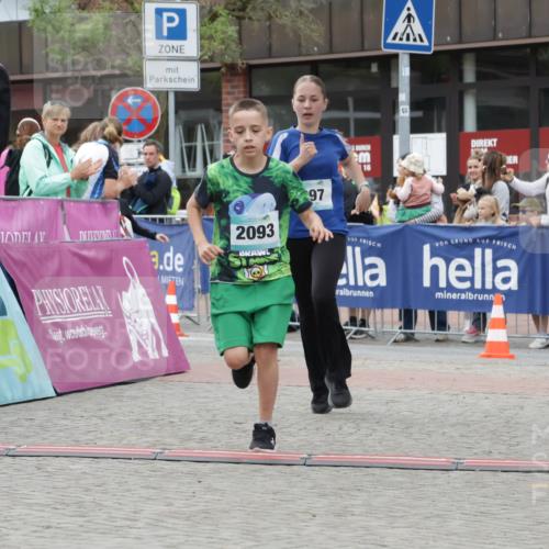 10.05.2026 - 8. Wedeler Halbmarathon Yannick Fuchs http://msf.ph/oto/9734819 10.05.2026 12:47:42 Ziel 623, 624, 997, 2093, 2152, 2249 meine-sportfotos.de