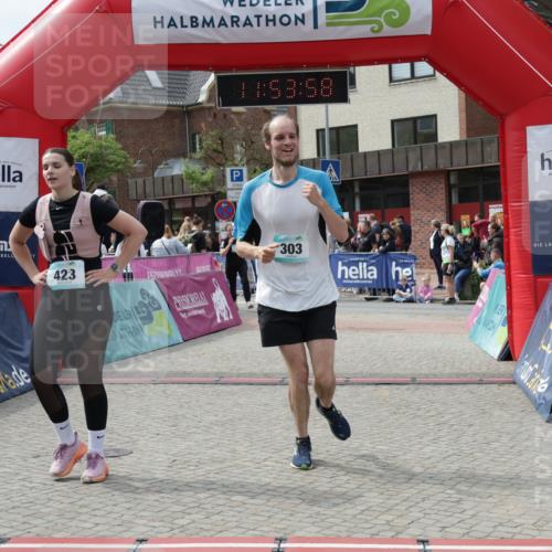 10.05.2026 - 8. Wedeler Halbmarathon Yannick Fuchs http://msf.ph/oto/9734820 10.05.2026 11:53:57 Ziel 76, 303, 423, 2102 meine-sportfotos.de