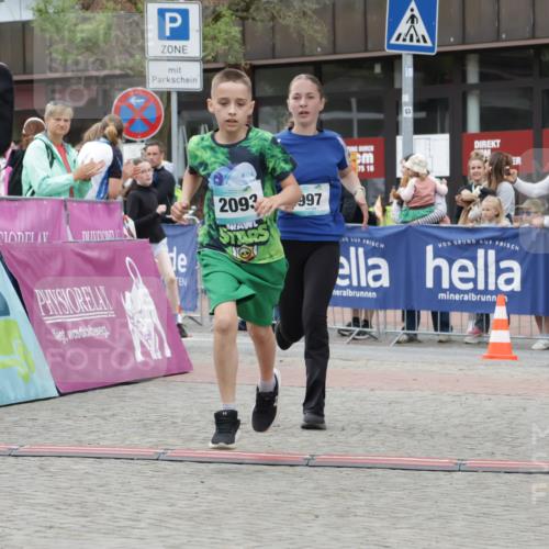 10.05.2026 - 8. Wedeler Halbmarathon Yannick Fuchs http://msf.ph/oto/9734821 10.05.2026 12:47:42 Ziel 623, 624, 997, 2093, 2152, 2249 meine-sportfotos.de