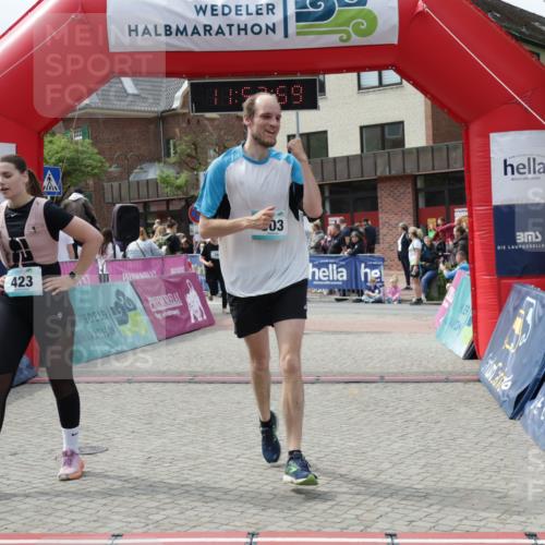 10.05.2026 - 8. Wedeler Halbmarathon Yannick Fuchs http://msf.ph/oto/9734822 10.05.2026 11:53:57 Ziel 76, 303, 423, 2102 meine-sportfotos.de
