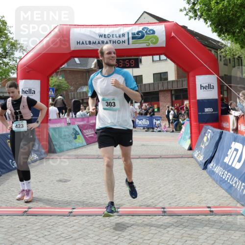 10.05.2026 - 8. Wedeler Halbmarathon Yannick Fuchs http://msf.ph/oto/9734827 10.05.2026 11:53:57 Ziel 76, 303, 423, 2102 meine-sportfotos.de