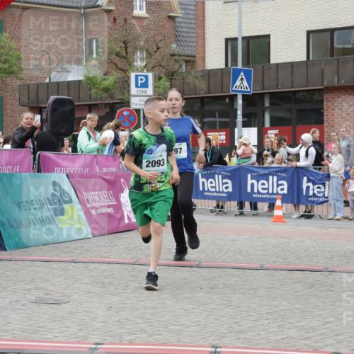 10.05.2026 - 8. Wedeler Halbmarathon Yannick Fuchs http://msf.ph/oto/9734828 10.05.2026 12:47:43 Ziel 623, 624, 997, 2093, 2152, 2249 meine-sportfotos.de