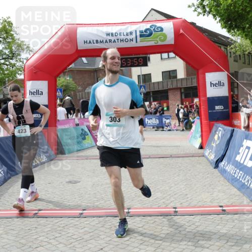 10.05.2026 - 8. Wedeler Halbmarathon Yannick Fuchs http://msf.ph/oto/9734830 10.05.2026 11:53:57 Ziel 76, 303, 423, 2102 meine-sportfotos.de