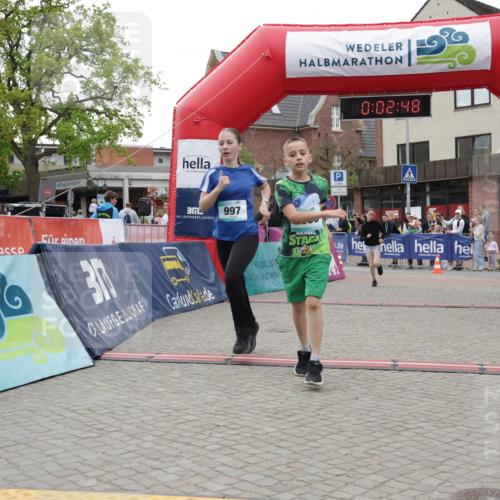 10.05.2026 - 8. Wedeler Halbmarathon Yannick Fuchs http://msf.ph/oto/9734840 10.05.2026 12:47:44 Ziel 623, 624, 997, 2093, 2152, 2248, 2249 meine-sportfotos.de