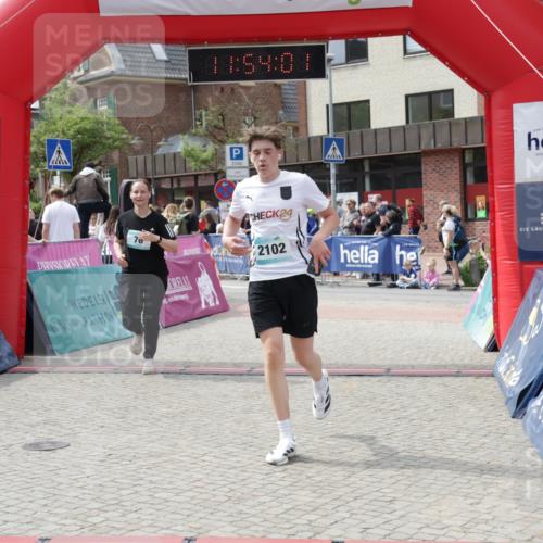 10.05.2026 - 8. Wedeler Halbmarathon Yannick Fuchs http://msf.ph/oto/9734841 10.05.2026 11:54:00 Ziel 76, 303, 2102 meine-sportfotos.de