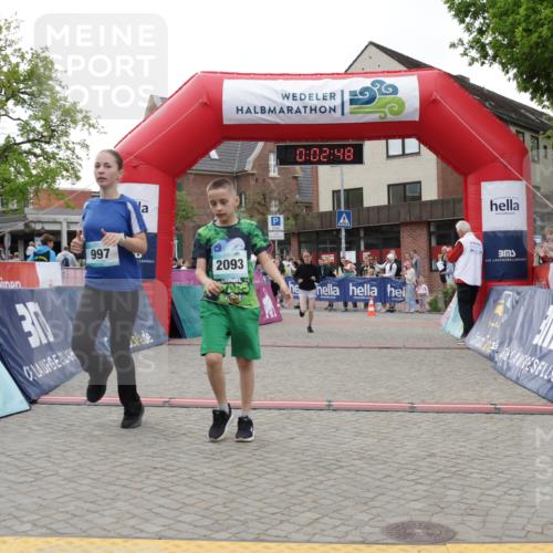 10.05.2026 - 8. Wedeler Halbmarathon Yannick Fuchs http://msf.ph/oto/9734843 10.05.2026 12:47:44 Ziel 623, 624, 997, 2093, 2152, 2248, 2249 meine-sportfotos.de