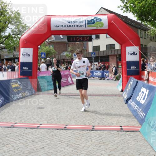 10.05.2026 - 8. Wedeler Halbmarathon Yannick Fuchs http://msf.ph/oto/9734844 10.05.2026 11:54:00 Ziel 76, 303, 2102 meine-sportfotos.de