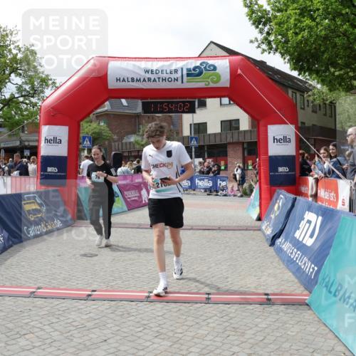 10.05.2026 - 8. Wedeler Halbmarathon Yannick Fuchs http://msf.ph/oto/9734851 10.05.2026 11:54:00 Ziel 76, 303, 2102 meine-sportfotos.de