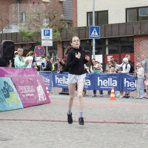 10.05.2026 - 8. Wedeler Halbmarathon Yannick Fuchs http://msf.ph/oto/9734852 10.05.2026 12:47:46 Ziel 997, 2093, 2152, 2248 meine-sportfotos.de