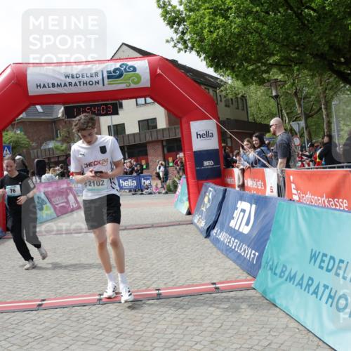 10.05.2026 - 8. Wedeler Halbmarathon Yannick Fuchs http://msf.ph/oto/9734856 10.05.2026 11:54:01 Ziel 76, 303, 2102 meine-sportfotos.de