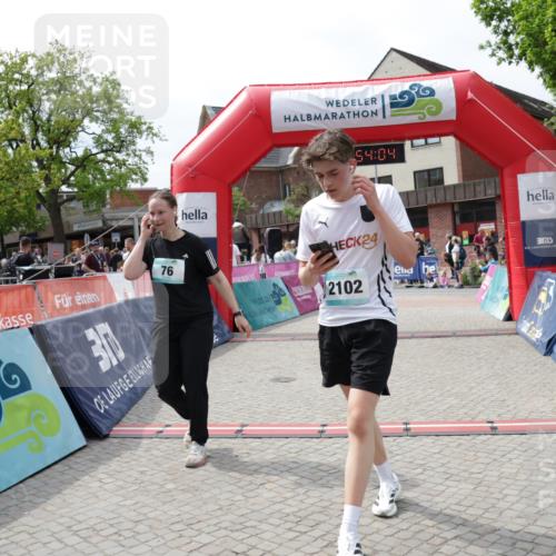 10.05.2026 - 8. Wedeler Halbmarathon Yannick Fuchs http://msf.ph/oto/9734861 10.05.2026 11:54:02 Ziel 76, 303, 2102 meine-sportfotos.de
