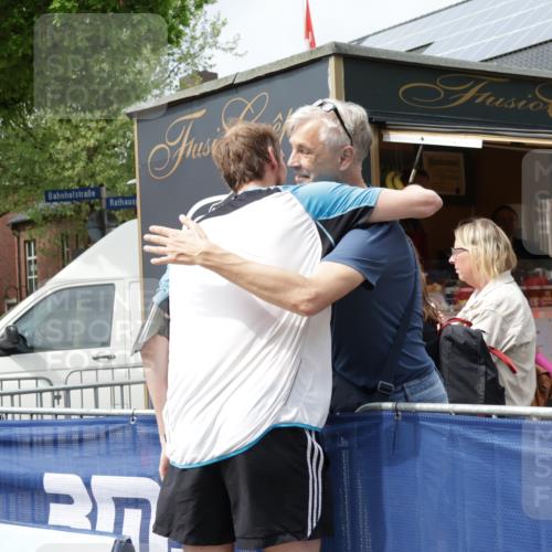 10.05.2026 - 8. Wedeler Halbmarathon Yannick Fuchs http://msf.ph/oto/9734867 10.05.2026 11:54:05 Ziel 76 meine-sportfotos.de