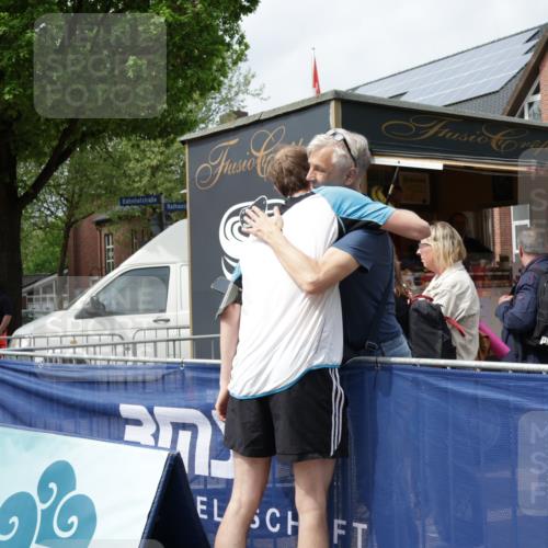 10.05.2026 - 8. Wedeler Halbmarathon Yannick Fuchs http://msf.ph/oto/9734873 10.05.2026 11:54:06 Ziel 76, 843, 1014 meine-sportfotos.de